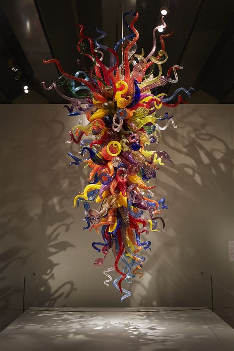 who is chihuly glass artist.